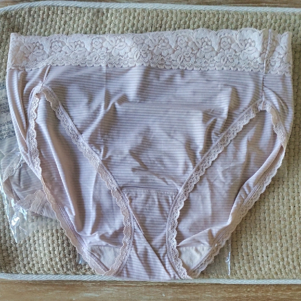 Vanity Fair Nude/ Beige Lace Panties - Picture 2 of 4